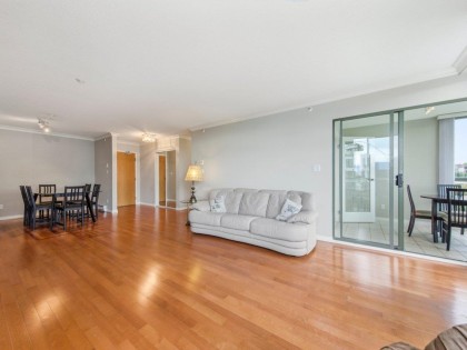 Photo 9 at 701 - 2288 Pine Street, Fairview VW, Vancouver West