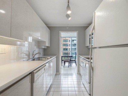 Photo 11 at 701 - 2288 Pine Street, Fairview VW, Vancouver West