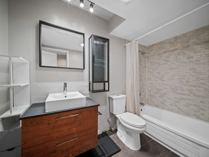 Photo 14 at 402 - 2211 W 2nd Avenue, Kitsilano, Vancouver West