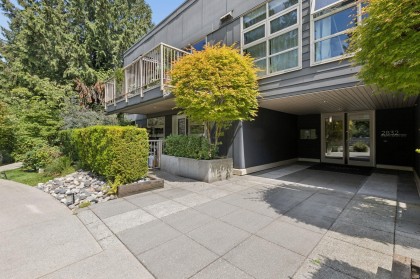 Photo 3 at 204 - 2832 Capilano Road, Capilano NV, North Vancouver