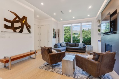 Photo 2 at 609 E 4th Street, Queensbury, North Vancouver