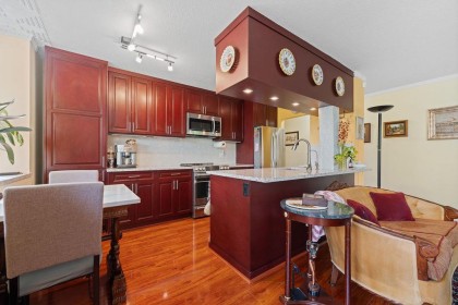 Photo 6 at 212 - 1425 Esquimalt Avenue, Ambleside, West Vancouver