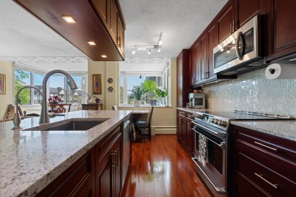 Photo 3 at 212 - 1425 Esquimalt Avenue, Ambleside, West Vancouver