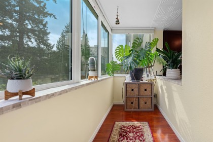 Photo 10 at 212 - 1425 Esquimalt Avenue, Ambleside, West Vancouver