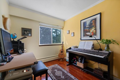 Photo 14 at 212 - 1425 Esquimalt Avenue, Ambleside, West Vancouver