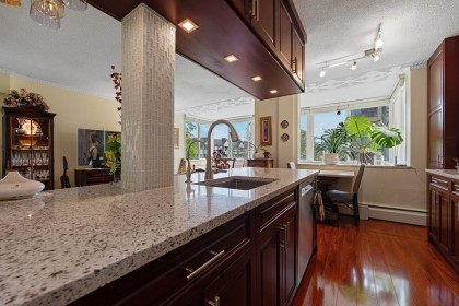 Photo 4 at 212 - 1425 Esquimalt Avenue, Ambleside, West Vancouver
