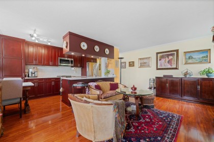 Photo 8 at 212 - 1425 Esquimalt Avenue, Ambleside, West Vancouver