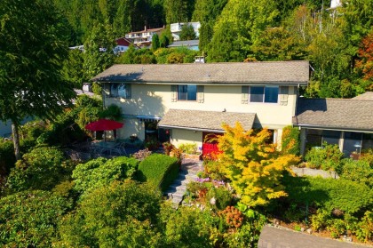 Photo 9 at 560 Craigmohr Drive, Glenmore, West Vancouver