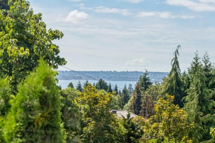 Photo 4 at 1768 Ottawa Place, Ambleside, West Vancouver