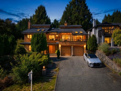 Photo 1 at 2940 Dresden Way, Blueridge NV, North Vancouver
