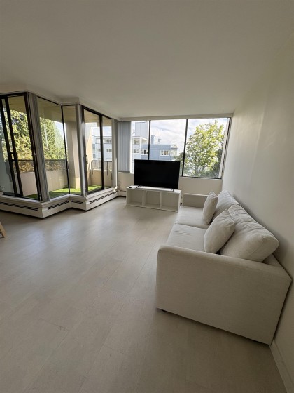 Photo 6 at 502 - 1737 Duchess Avenue, Ambleside, West Vancouver