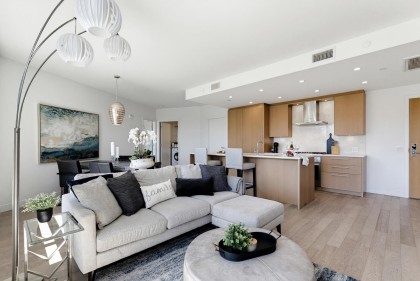 Photo 1 at 409 - 3220 Connaught Crescent, Edgemont, North Vancouver