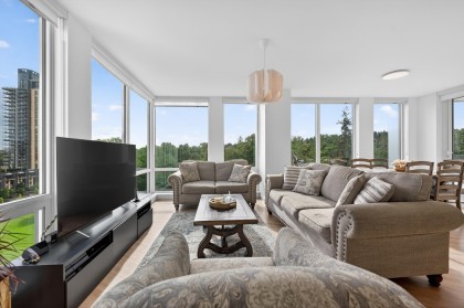 Photo 2 at 807 - 1500 Fern Street, Lynnmour, North Vancouver