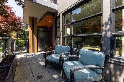Photo 3 at 204 - 1055 Ridgewood Drive, Edgemont, North Vancouver