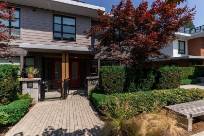 Photo 1 at 204 - 1055 Ridgewood Drive, Edgemont, North Vancouver