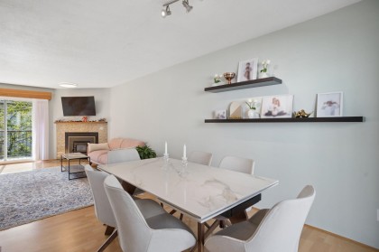 Photo 3 at 4 - 220 W 16th Street, Central Lonsdale, North Vancouver