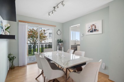 Photo 5 at 4 - 220 W 16th Street, Central Lonsdale, North Vancouver