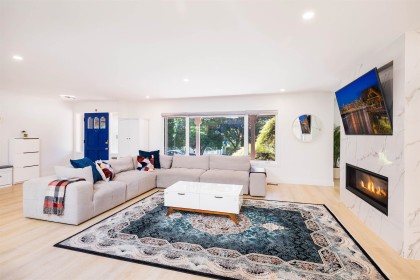 Photo 10 at 3965 Viewridge Place, Bayridge, West Vancouver