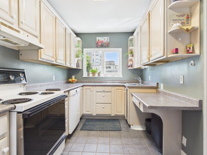 Photo 6 at 10 - 2296 W 39th Avenue, Kerrisdale, Vancouver West