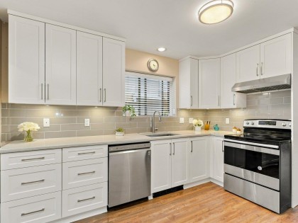 Photo 5 at 22 - 2133 St. Georges Avenue, Central Lonsdale, North Vancouver