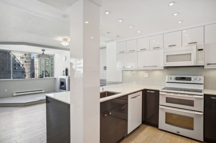Photo 23 at 702 - 1270 Robson Street, West End VW, Vancouver West