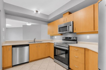 Photo 12 at 103 - 108 W Esplanade, Lower Lonsdale, North Vancouver