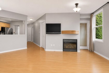 Photo 7 at 103 - 108 W Esplanade, Lower Lonsdale, North Vancouver