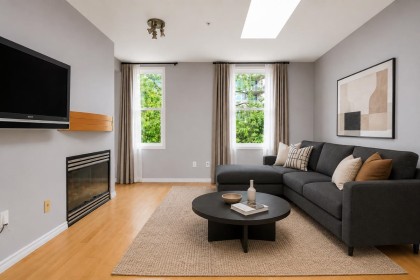 Photo 3 at 103 - 108 W Esplanade, Lower Lonsdale, North Vancouver