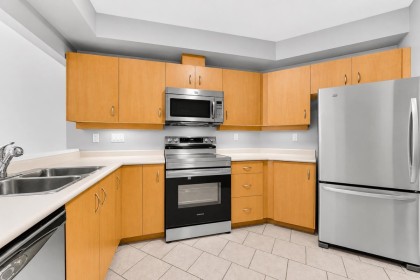 Photo 11 at 103 - 108 W Esplanade, Lower Lonsdale, North Vancouver
