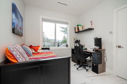 Photo 13 at 4365 Mountain Highway, Lynn Valley, North Vancouver