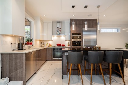 Photo 11 at 4365 Mountain Highway, Lynn Valley, North Vancouver