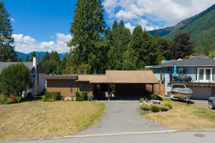 Photo 1 at 4568 Marineview Crescent, Canyon Heights NV, North Vancouver