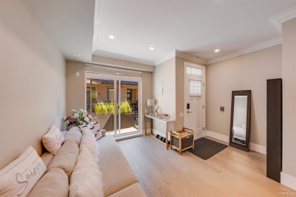Photo 2 at 7519 Yukon Street, Marpole, Vancouver West