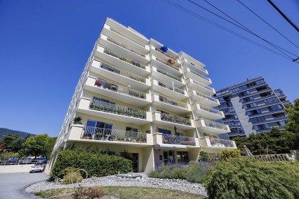 Photo 2 at 705 - 2187 Bellevue Avenue, Dundarave, West Vancouver