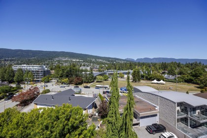 Photo 4 at 705 - 2187 Bellevue Avenue, Dundarave, West Vancouver