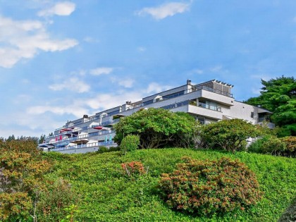 Photo 22 at 33 - 2236 Folkestone Way, Panorama Village, West Vancouver
