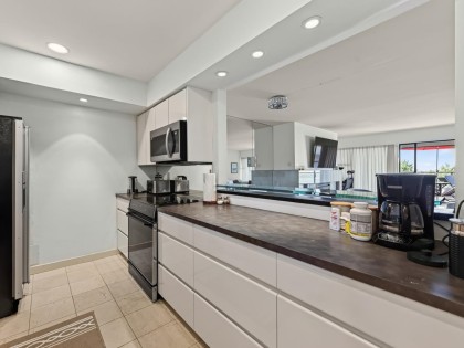 Photo 7 at 33 - 2236 Folkestone Way, Panorama Village, West Vancouver