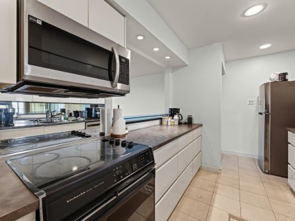 Photo 8 at 33 - 2236 Folkestone Way, Panorama Village, West Vancouver