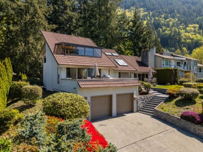 Photo 2 at 8570 Ansell Place, Howe Sound, West Vancouver