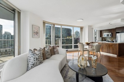 Photo 8 at 2106 - 918 Cooperage Way, Yaletown, Vancouver West