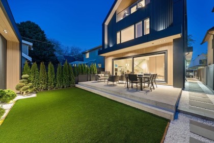 Photo 1 at 2 - 2935 W 15th Avenue, Kitsilano, Vancouver West