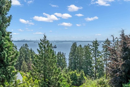 Photo 2 at 4668 Clovelly Walk, Caulfeild, West Vancouver