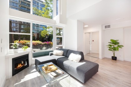 Photo 6 at TH8 - 168 E Esplanade Avenue, Lower Lonsdale, North Vancouver