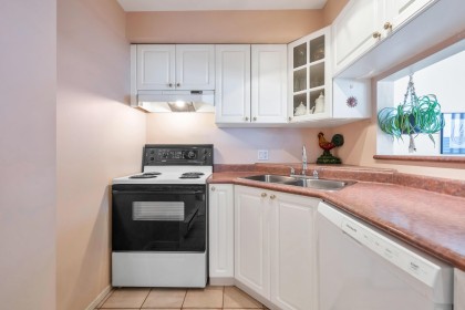 Photo 12 at 206 - 245 St. Davids Avenue, Lower Lonsdale, North Vancouver
