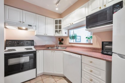 Photo 10 at 206 - 245 St. Davids Avenue, Lower Lonsdale, North Vancouver
