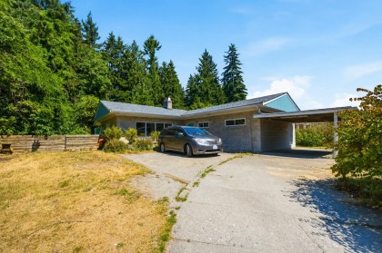 Photo 3 at 3922 Sunnycrest Drive, Forest Hills NV, North Vancouver