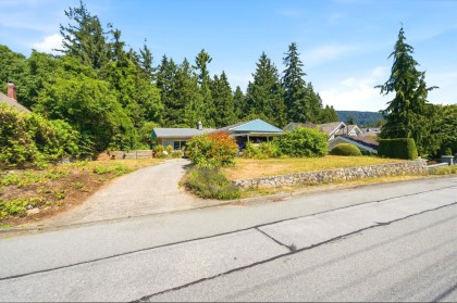 Photo 5 at 3922 Sunnycrest Drive, Forest Hills NV, North Vancouver