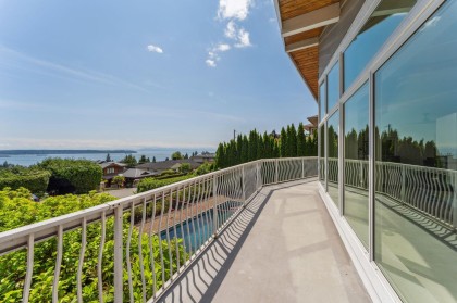 Photo 2 at 1725 Rosebery Avenue, Queens, West Vancouver