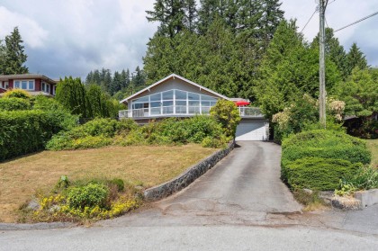 Photo 3 at 1725 Rosebery Avenue, Queens, West Vancouver