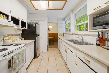Photo 5 at 1463 Avonlynn Crescent, Westlynn, North Vancouver